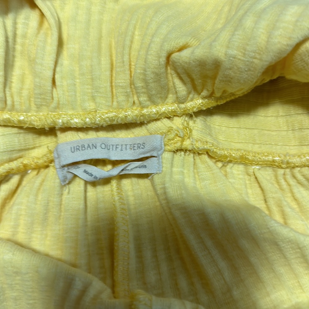 Urban outfitters cute yellow crop top - Picture 3 of 3
